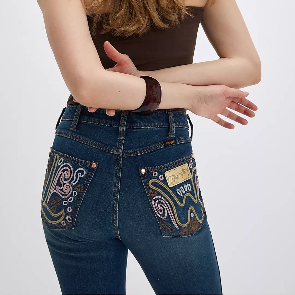 NEW Wrangler x Lainey Wilson Wildflower Embroidered Jeans Bellbottom Flare - Picture 4 of 5